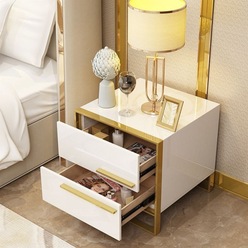 Modern bedside table ; Minimalist nightstand ; Bedside storage cabinet ;Glossy night table ; Bedroom furniture ; Nightstand with drawers ; Functional bedside organizer ; Contemporary bedside table ; Luxury nightstand ; Stylish bedroom storage ; Modern furniture design
طاولة بجانب السرير عصرية; طاولة بجانب السرير بسيطة ; خزانة تخزين بجانب السرير ;طاولة بجانب السرير لامعة ; أثاث غرفة النوم ; طاولة بجانب السرير بأدراج ; منظم بجانب السرير عملي ; طاولة بجانب السرير