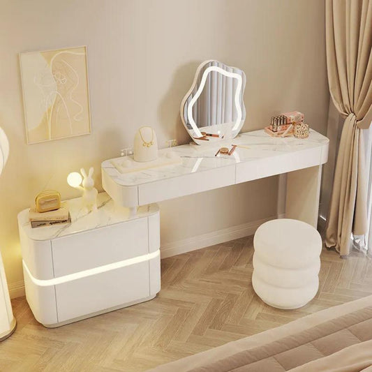 modern vanity table ; LED vanity mirror ; makeup vanity with lights ; dressing table with drawers ; elegant vanity set ; marble top vanity ; bedroom furniture ; vanity desk with stool 
 ; luxury dressing table ; makeup table organizer
طاولة زينة عصرية ; مرآة زينة بإضاءة LED ; طاولة مكياج مع إضاءة ; طاولة زينة بأدراج
طقم زينة أنيق ; طاولة زينة بسطح رخامي ; أثاث غرفة نوم ; طاولة زينة مع مقعد ; طاولة زينة فاخرة
منظم طاولة مكياج