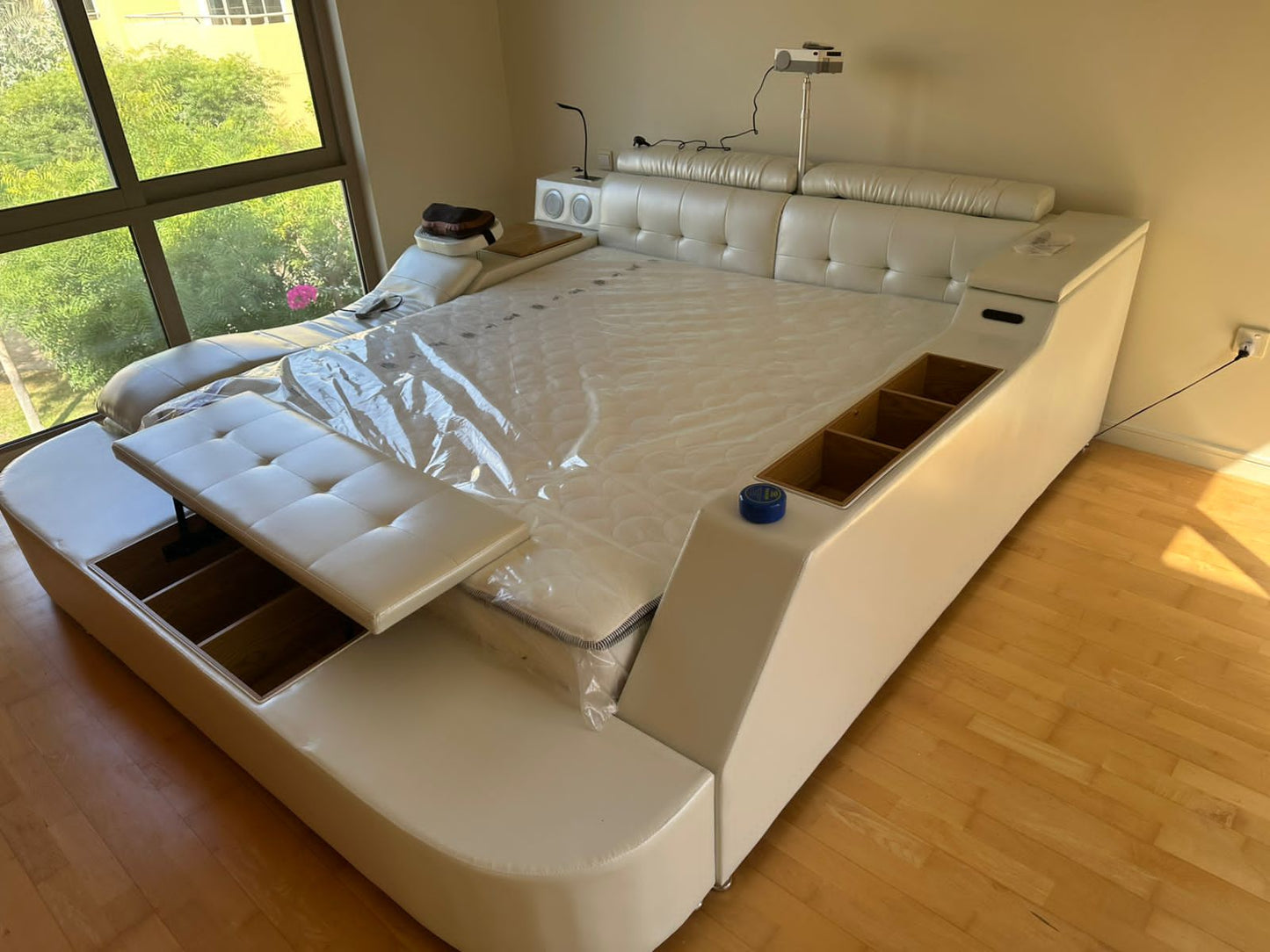 Smart Bed with Projector Wireless Charging Bluetooth Speaker Seat and Small Dressing Table Safe and Side Cabinet Plus Back and Neck Massager - King Size : 180*200