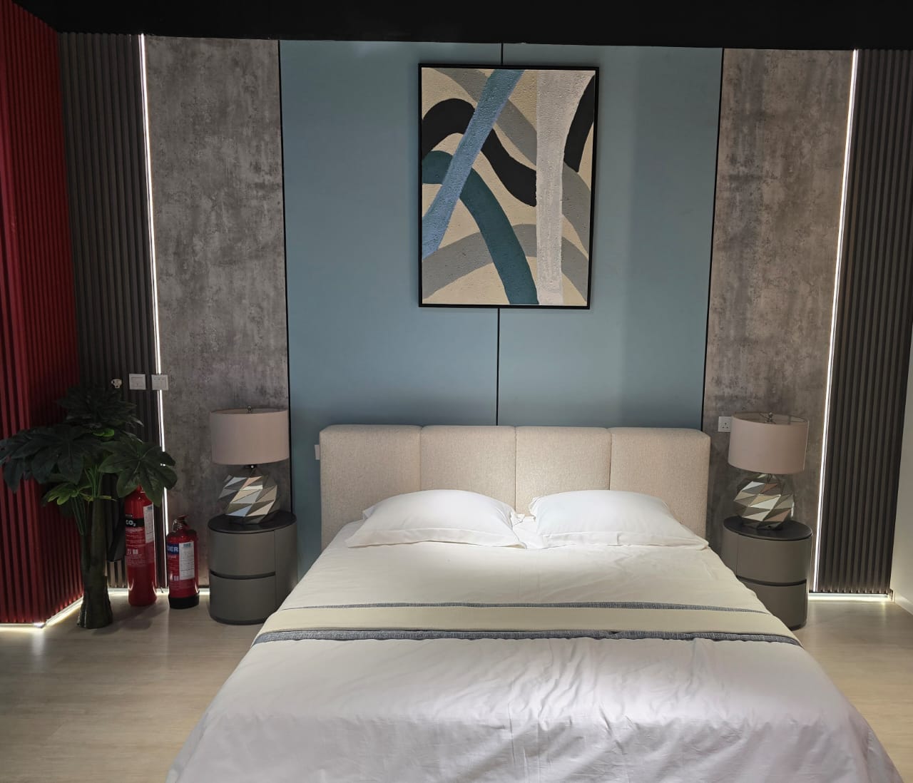 Upholstered bed ; Fabric bed ; Modern bed ; Padded headboard bed ; Minimalist bed design ; Comfortable bed ; Luxury bed ; Contemporary ; bedroom furniture ; Soft fabric bed ; Modern upholstered bed
سرير مبطن؛ سرير من القماش؛ سرير عصري؛ سرير برأس مبطن؛ تصميم سرير بسيط؛ سرير مريح؛ سرير فاخر؛ معاصر؛ أثاث غرفة نوم؛ سرير من القماش الناعم؛ سرير مبطن عصري