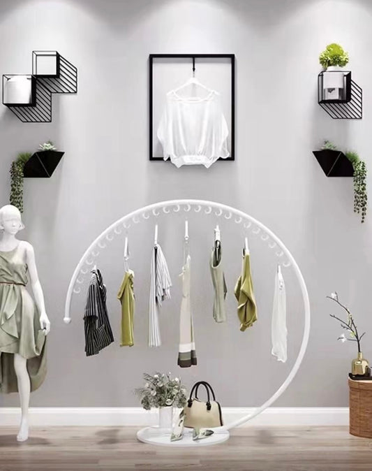 Modern Circular Clothes Hanger Rack - Space-Saving Garment Display Stand with Sturdy Base for Bedroom, Boutique, Retail Store - Durable Metal Clothing Organizer.
حامل تعليق ملابس دائري حديث - حامل عرض ملابس موفر للمساحة مع قاعدة متينة لغرفة النوم والبوتيك ومتجر التجزئة - منظم ملابس معدني متين