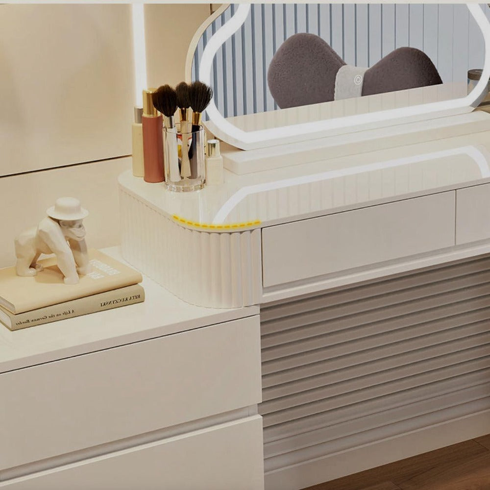 lovely homes Dubai exclusive collection of dressing  table White dressing table and white dressing table buy now and enjoy free delivery in Dubai